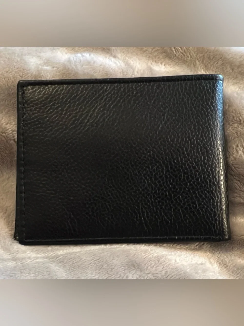 Calvin Klein Men’s Pebble Genuine Leather Bifold Wallet with Logo Plaque